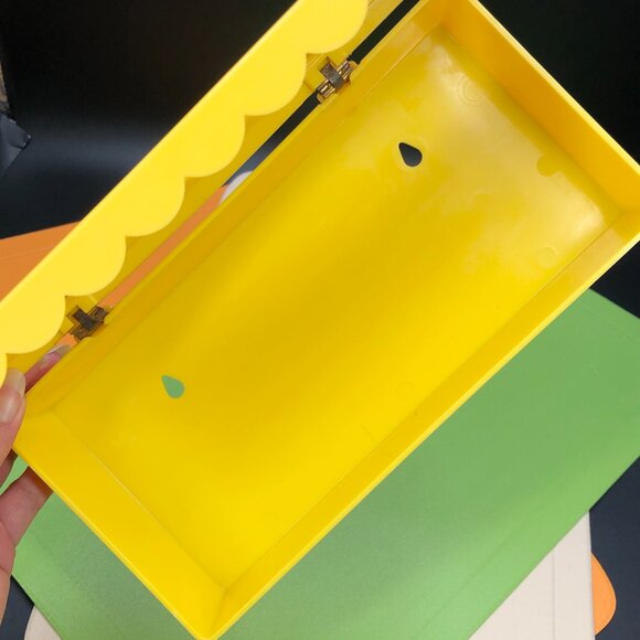 Vintage 60s Flower Power Tissue Box Cover: Yellow Hard Plastic - Groovy Bathroom - Picture 7 of 13
